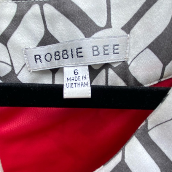 Fun little sleeveless dress - Picture 2 of 4